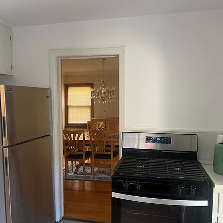 Master Bedroom In Home Away From Home Detroit Ngoại thất bức ảnh