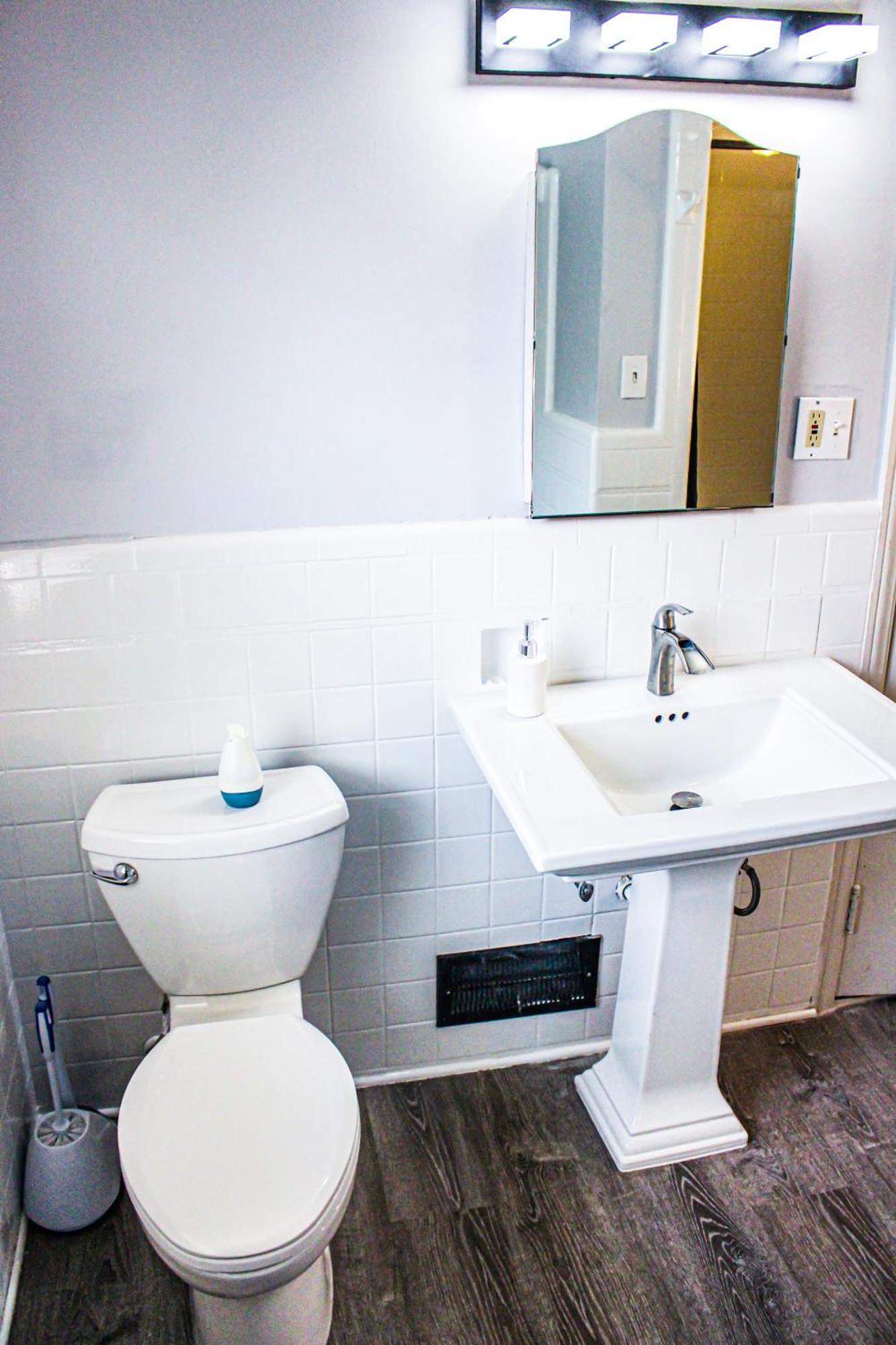 Master Bedroom In Home Away From Home Detroit Ngoại thất bức ảnh