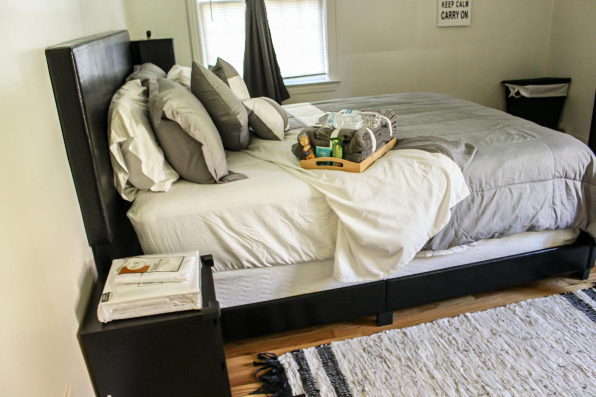 Master Bedroom In Home Away From Home Detroit Ngoại thất bức ảnh